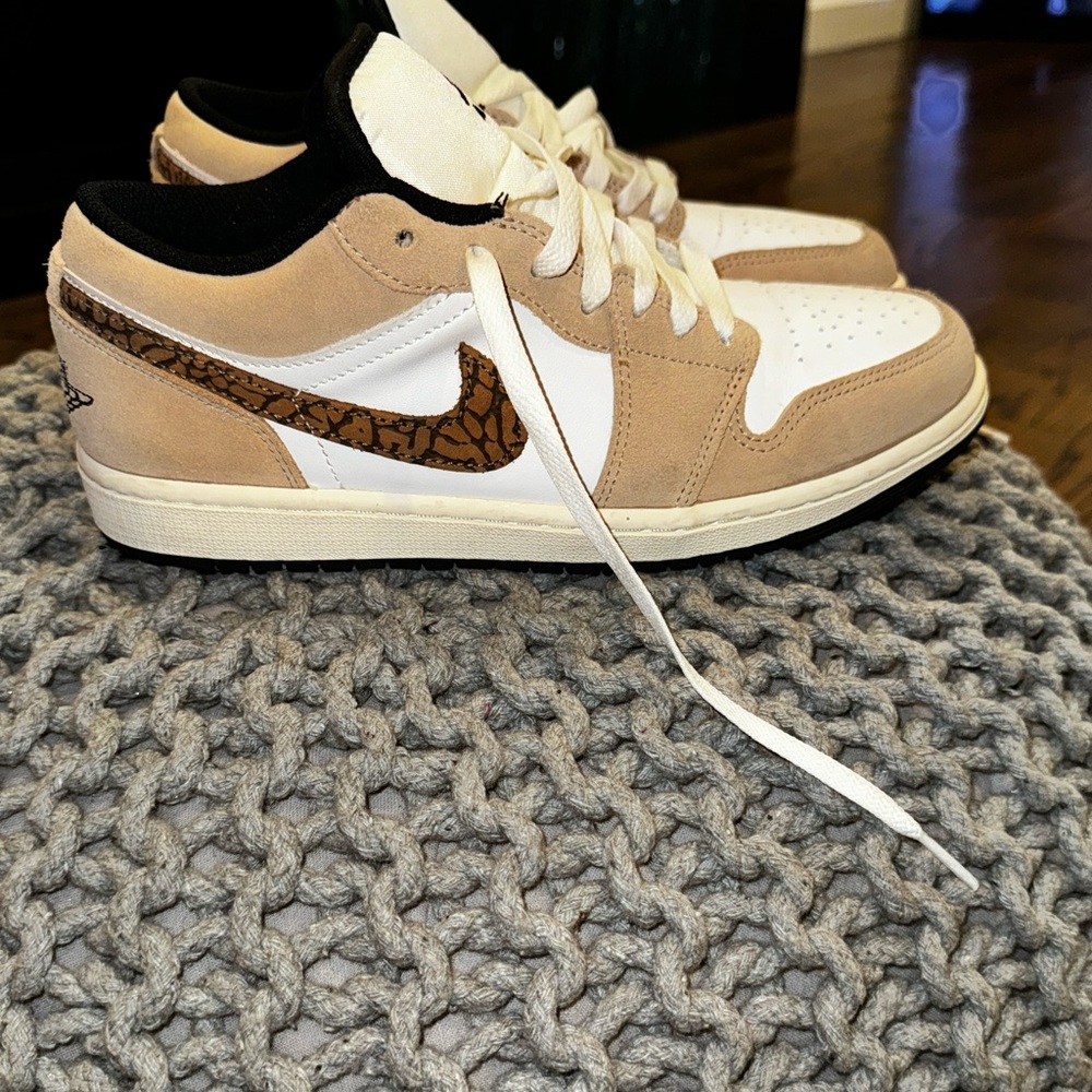 Air Jordan 1 low SE brown elephant